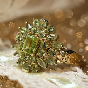 Ornate Emerald Gold Ring - Image