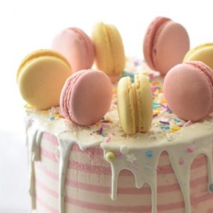 Pastel Cake with Macaroons - Image